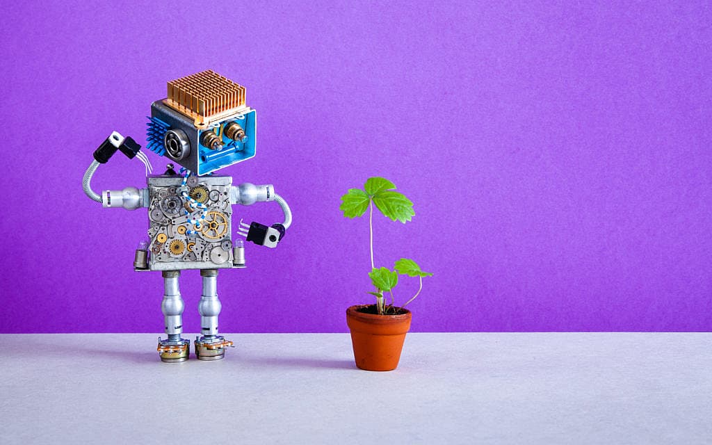 Robot doing gardening as an abstract for B2B business growth
